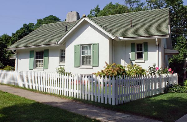 White Picket Fence Service